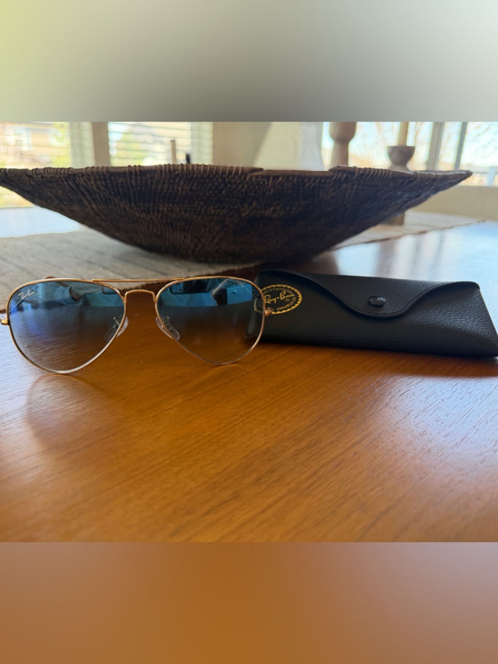 Ray-Ban Aviator Sunglasses RB3025 Gold Frame Blue Lens. New with Case!